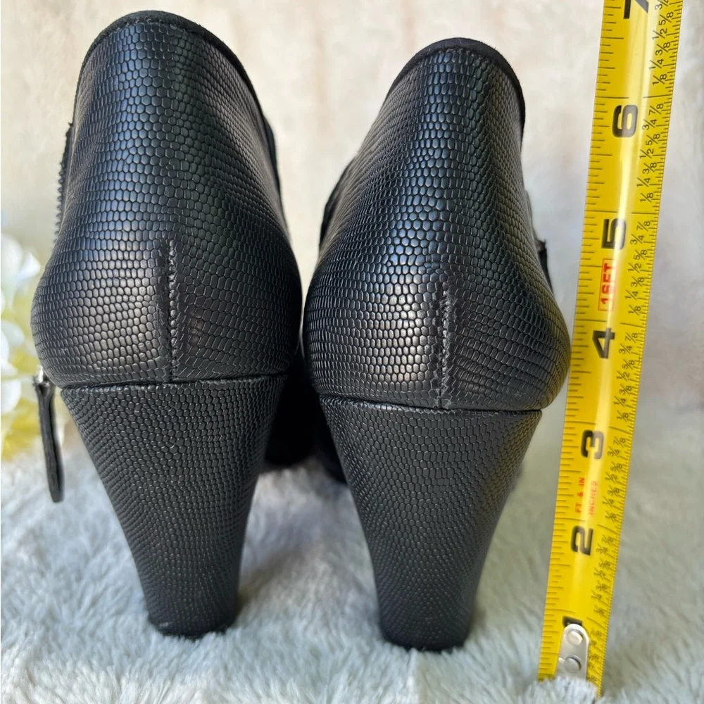 Gianni Bini Black Suede Ankle Booties with Textured Heel zipper Size 8.5